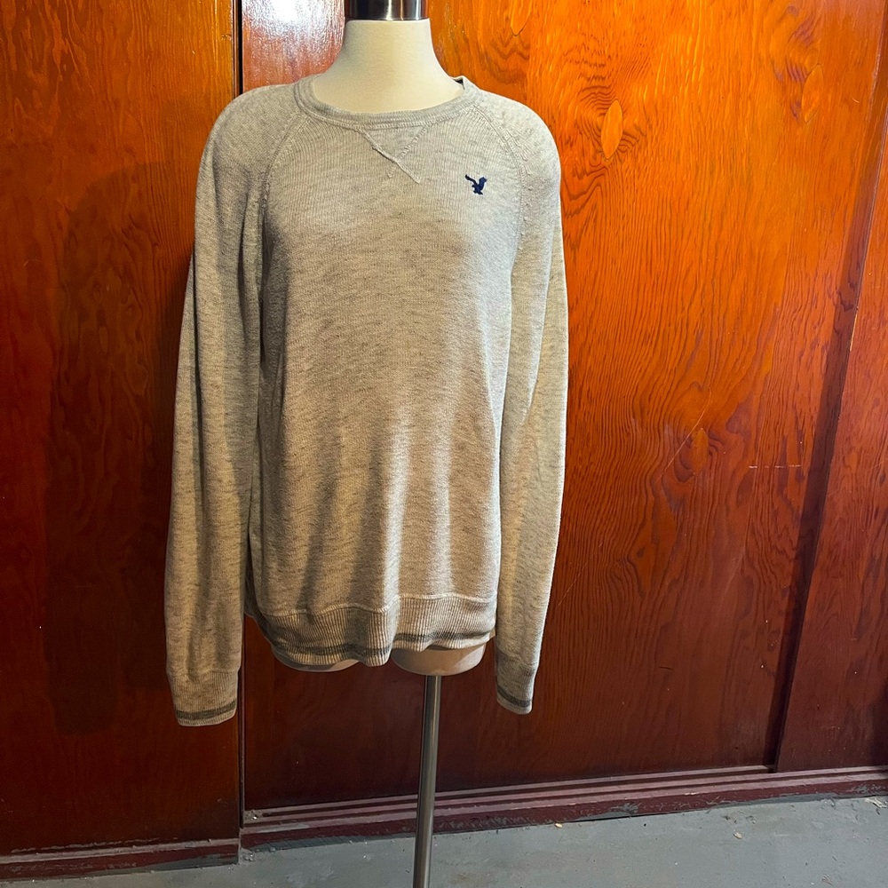 AMERICAN EAGLE OUTFITTERS Great men’s sweater… Lightweight and comfortable. New